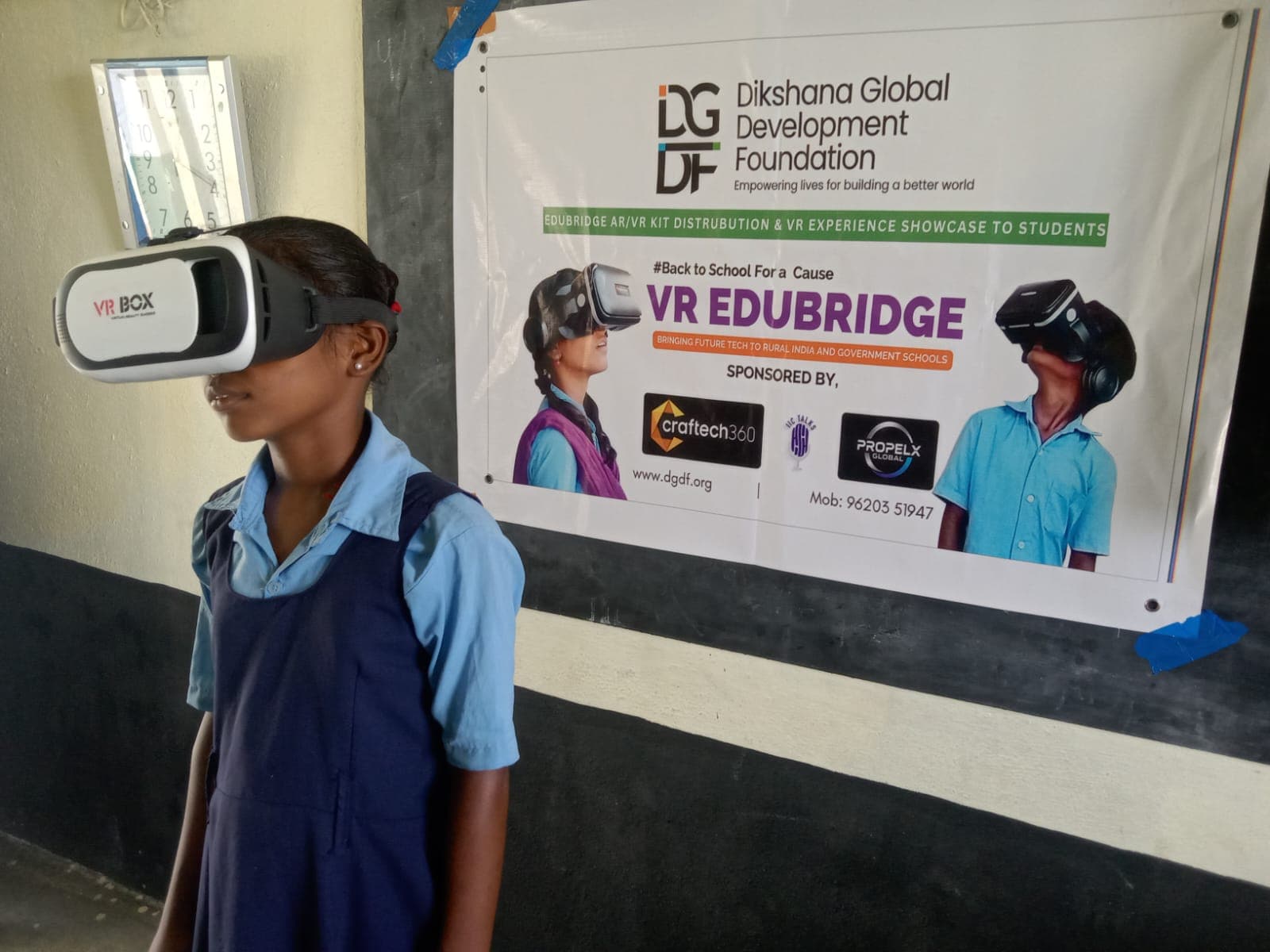 A student exploring virtual reality through an EduBridge school program